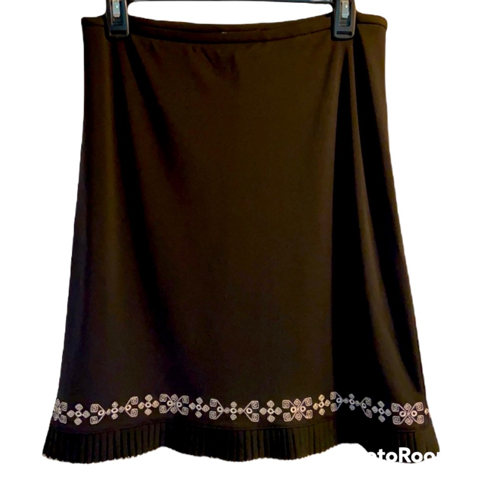 Ann Taylor Skirt Pleated, embroidered hem WM SZ 8